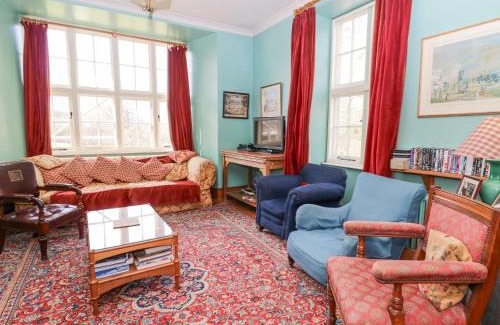 Fishguard House | Plas Pontfaen