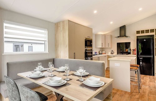 Mablethorpe Ski Chalet | Platinum 3 Lodge (Pet)