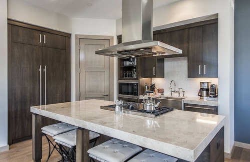Deer Valley Apartment | Platinum Four Bedroom Suite 4 Apartment Hotel by RedAwning
