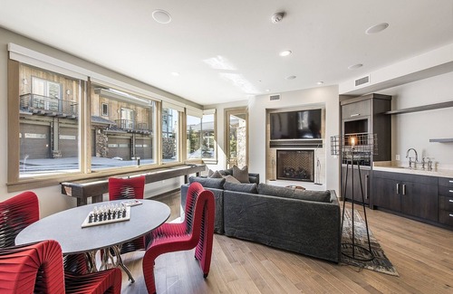 Deer Valley Apartment | Platinum Four Bedroom Suite 4 Apartment Hotel by RedAwning