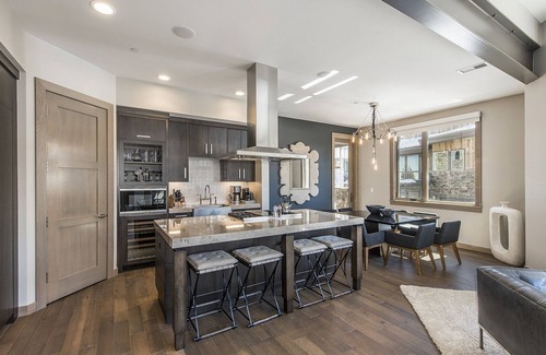 Deer Valley Apartment | Platinum Four Bedroom Suite 4 Apartment Hotel by RedAwning