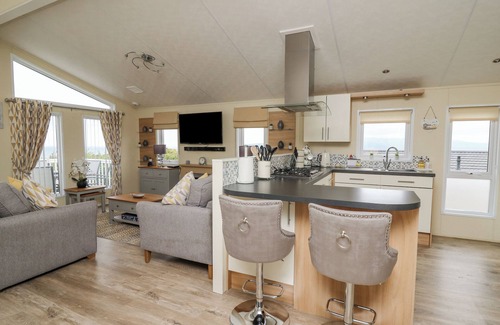 Borth Cottage | PLATINUM LODGE, pet friendly, character holiday cottage in Borth