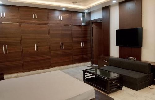 Greater Noida Hotel | PLAY THE KINGS NIGHT HOTEL couple friendly