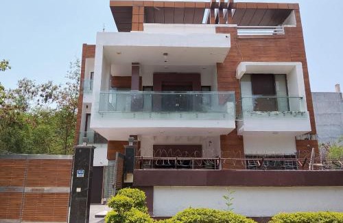 Greater Noida Hotel | PLAY THE KINGS NIGHT HOTEL couple friendly