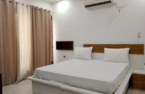 Greater Noida Hotel | PLAY THE KINGS NIGHT HOTEL couple friendly