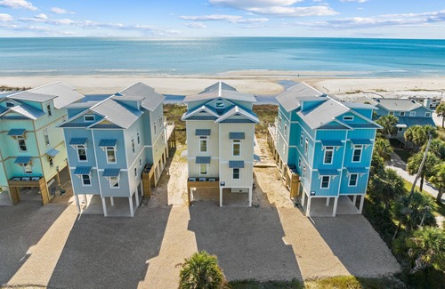 Indian Pass House | Playa Plata: Amazing 7BR Beachfront- Pet Friendly, Sleeps 23, Private Pool!