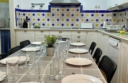 Huerta de la Salud House | Plaza España Family House, amplia casa con parking gratuito en la calle, ideal para familias y grupo