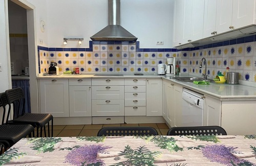 Huerta de la Salud House | Plaza España Family House, amplia casa con parking gratuito en la calle, ideal para familias y grupo