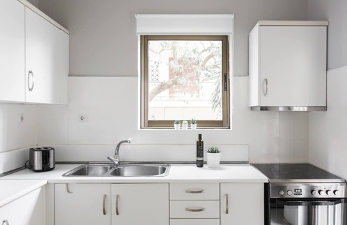 Khalandrion Apartment | Pleasant 2BR Apartment near HELEXPO