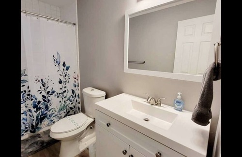 Taylor House | Pleasant 3 BR Home Near ✈︎DTW airport ✈︎*Sleeps 6*