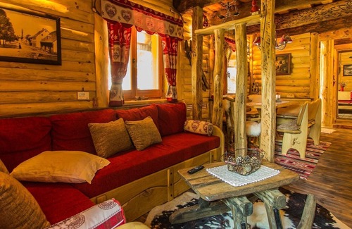 Municipality of Gracac Ski Chalet | Pleasant Chalet in Bruvno with Private Pool