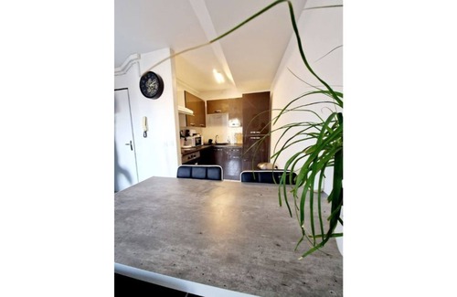 Chateauvert Apartment | Pleasant F2 Downtown