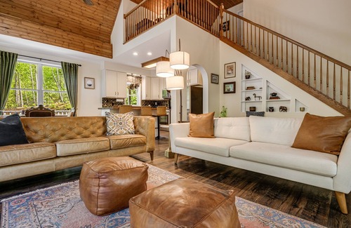 Hendersonville House | Pleasant Grove Hideaway | Private Creekside Retreat w/Hot Tub & Trails