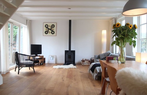 Grootschermer House | Pleasant Holiday Home in Grootschermer with Garden