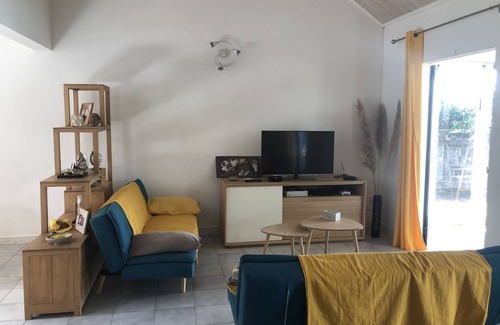 Bras-Panon House | Pleasant home-stay room