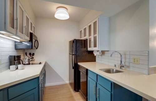 Sunnyvale Hotel | Pleasant Stay! 2 Large 1BR Suites with Kitchens, Pet-friendly, Outdoor Pool!