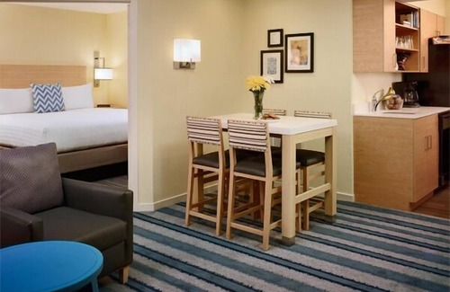 Monmouth Junction Resort | Pleasant Stay, Convenient Location! Close to Morris Davison Park, w/Pool