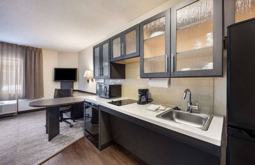 Troy Hotel | Pleasant Stay, Convenient Location! Free Parking, Kitchenette