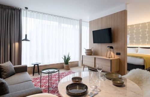 Jewish Quarter House | Pleasant Stay in Downtown Antwerp! 3 Apartment-like Units w/ Full Kithcens
