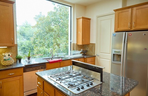 Washington Ave./ Memorial Park House | Pleasant townhome with AC in vibrant Houston
