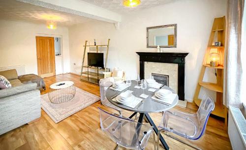 Trehafod House | PLEASANT View Impressive Home In Stunning Rhondda Valley By Staystaycations
