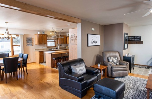Shawano House | Plenty of room for family and friends at our home on full rec Shawano Lake!