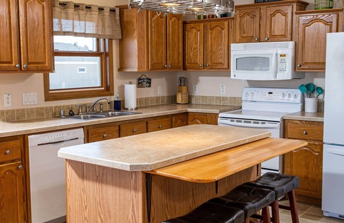 Shawano House | Plenty of room for family and friends at our home on full rec Shawano Lake!