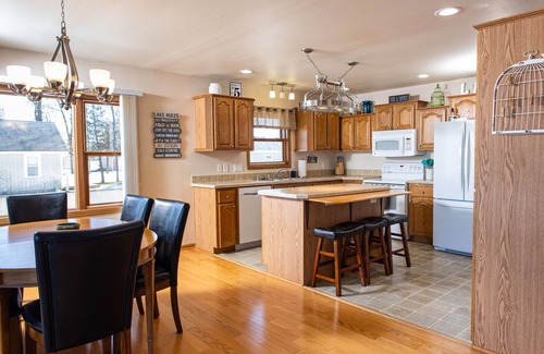 Shawano House | Plenty of room for family and friends at our home on full rec Shawano Lake!