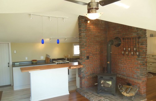 Newbury Cottage | Plum Island Guest Cottage With Water View