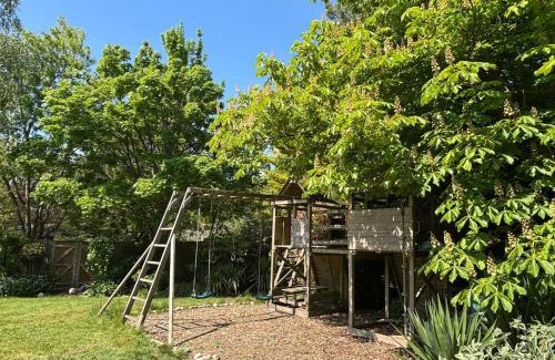 Sheldwich House | Plum Pudding Barn - private heated pool, hot tub & kids play area