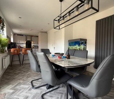Coxhoe House | Plush, Peaceful, Air Conditioned Double Bedroom and Private Bathroom In Coxhoe, Durham