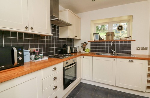 Cenarth Cottage | PLYG-Y-RHIW, pet friendly, with open fire in Newcastle Emlyn