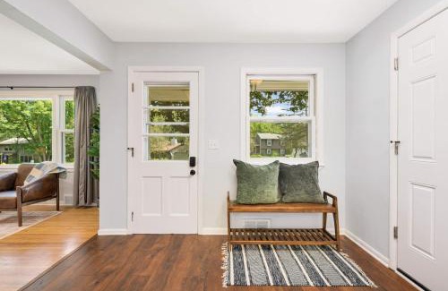 Plymouth House | Plymouth Wayzata Peaceful Lake Retreat Quiet