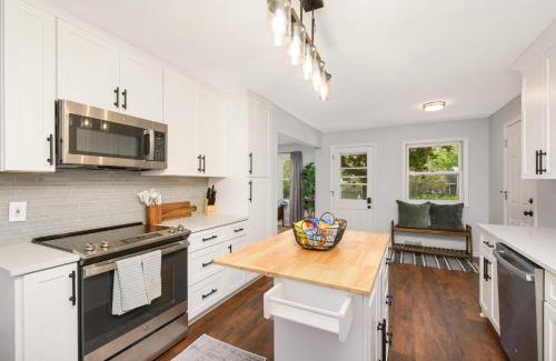 Plymouth House | Plymouth Wayzata Peaceful Lake Retreat Quiet