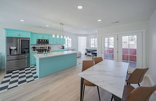 Pocatello Apartment | Pocatello: Retro 2 bed 2 bath