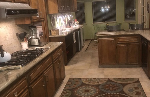 Pocket House | Pocket Area Home/Tranquil neighborhood w/river, Downtown, Arena & Airport access