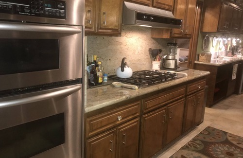 Pocket House | Pocket Area Home/Tranquil neighborhood w/river, Downtown, Arena & Airport access
