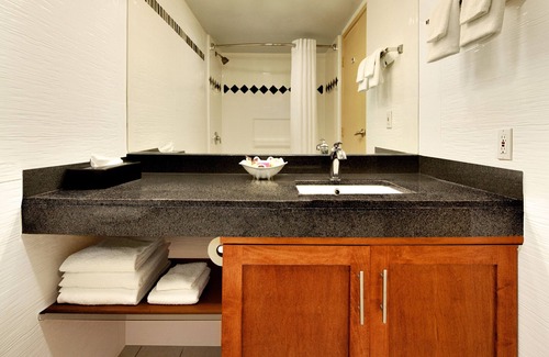 Port Coquitlam Hotel | Poco Inn and Suites Hotel & Conference Centre