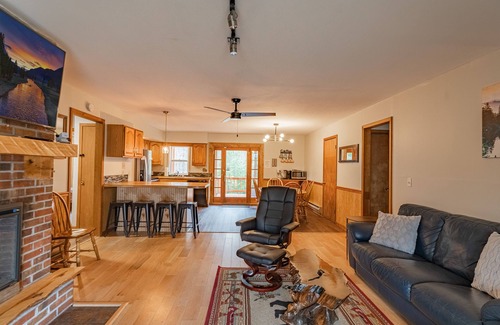 Albrightsville Ski Chalet | POCONO ESCAPE - HOT TUB - 10 BEDS