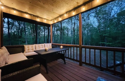 Albrightsville Ski Chalet | POCONO ESCAPE - HOT TUB - 10 BEDS