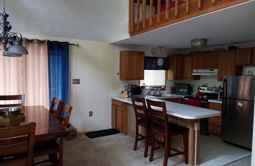 Gouldsboro House | Pocono Mountains - Romantic Mountain Ski Chalet