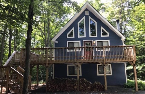 Gouldsboro House | Pocono Mountains - Romantic Mountain Ski Chalet