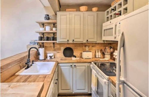 White Haven House | Pocono Pad, 4 Seasons of Fun! Walk to Jack Frost