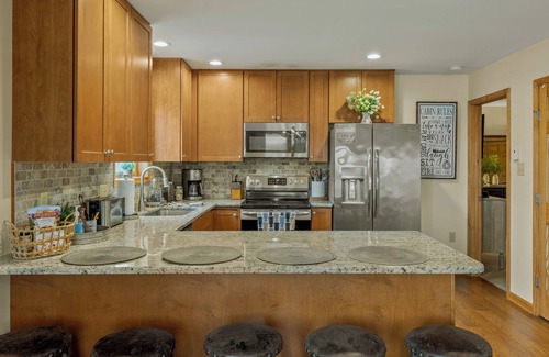 Albrightsville House | Pocono Paradise by AvantStay | Lakeside Retreat, Hot Tub, Game Room, Near Beach