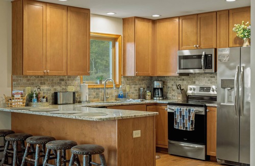 Albrightsville House | Pocono Paradise by AvantStay | Lakeside Retreat, Hot Tub, Game Room, Near Beach