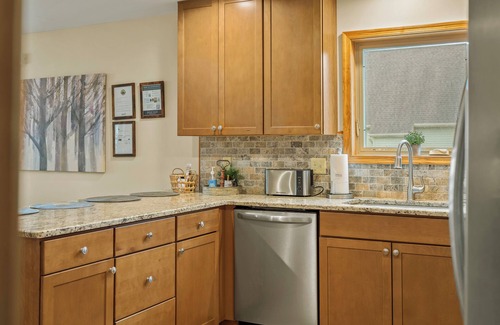 Albrightsville House | Pocono Paradise by AvantStay | Lakeside Retreat, Hot Tub, Game Room, Near Beach