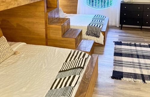 East Stroudsburg Cabin | Poconos Luxury Cabin/Pool/Hot Tub/Game room/A Frame House/Pet friendly
