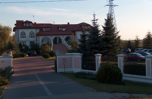 Blonie Hotel | Pod Lwami