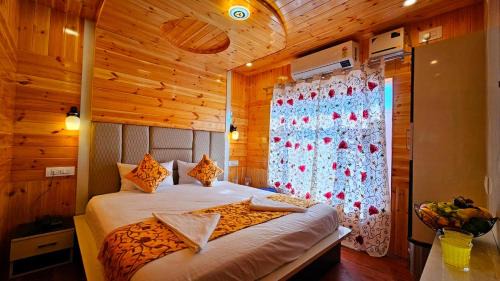Srechan Hotel | Poet's Inn