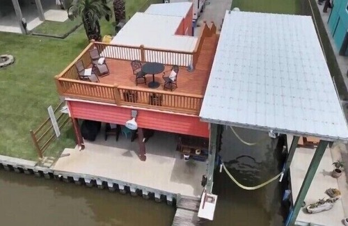 Cedar Lane Cabin | "Pogue Life" Intercoastal Fishing Camp with boat lift Sargent, Texas